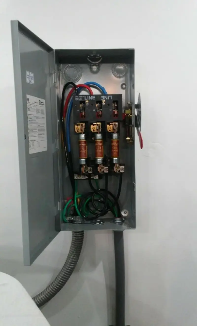 Three-phase disconnect switch installed for Smoke Detector Installation in Windsor Locks